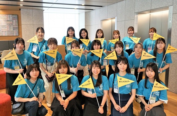 女子大学校集合写真 