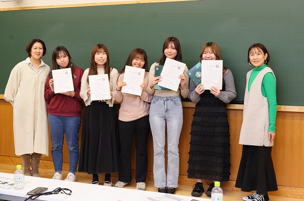 2024年度CDPで学生が企画したアルバム「Photo Jewelry」が